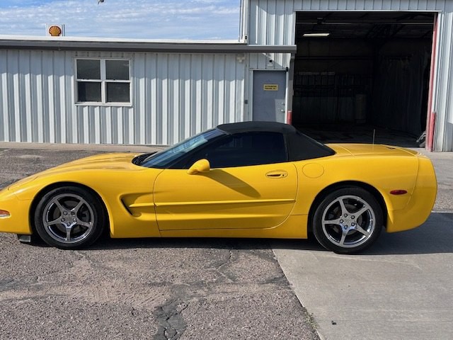 2001 Chevrolet Corvette Image 3