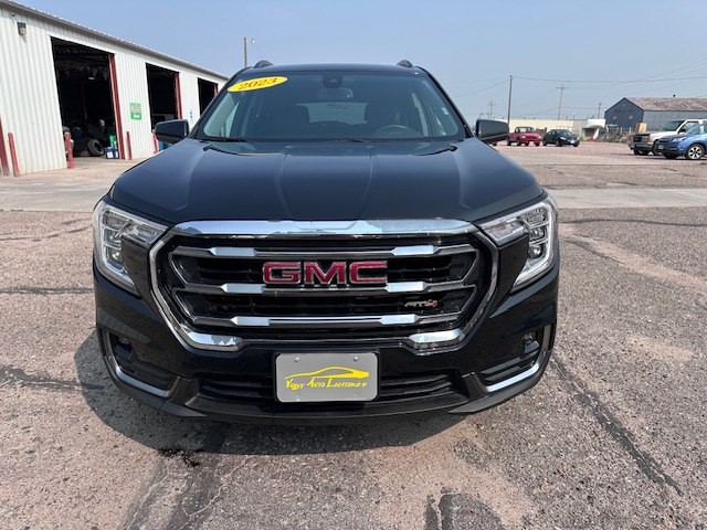 2023 GMC Terrain Image 2