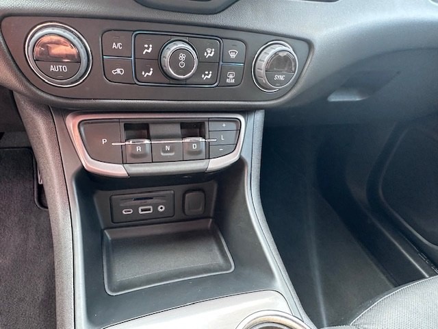 2023 GMC Terrain Image 10