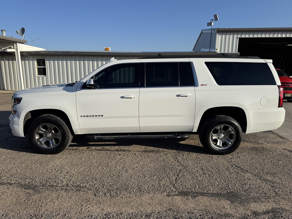 2020 Chevrolet Suburban Image 3