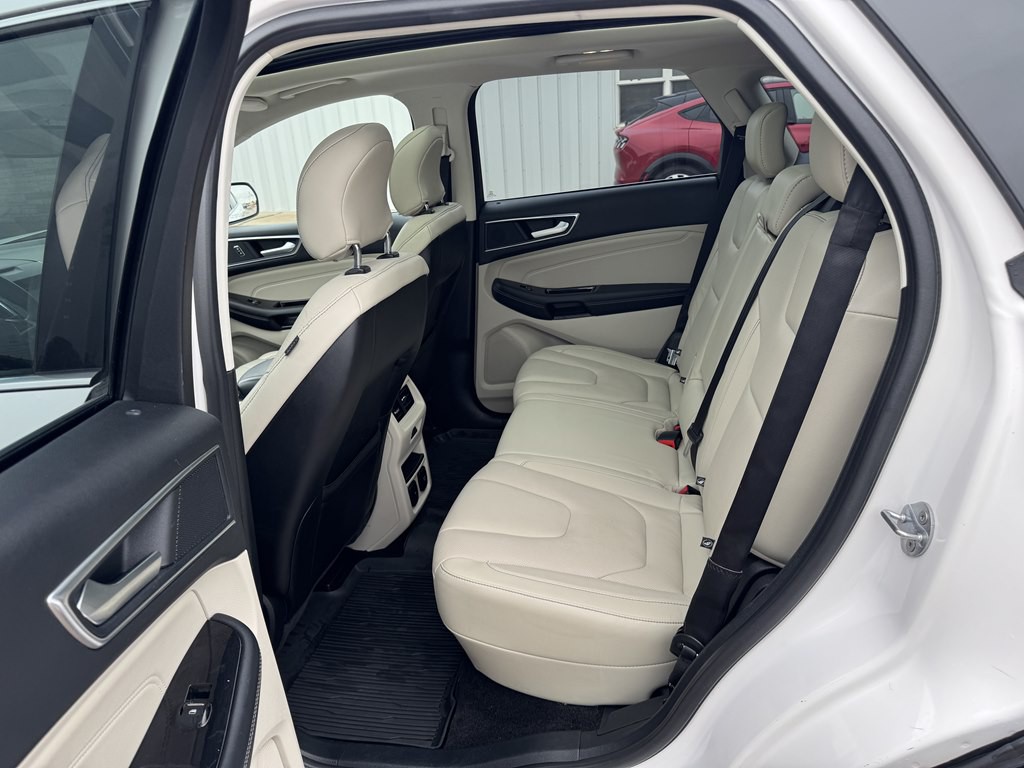 2018 Ford Edge Image 12