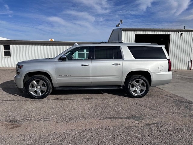 2018 Chevrolet Suburban Image 3