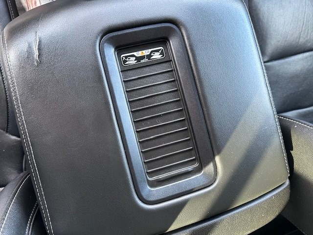 2018 Chevrolet Suburban Image 10