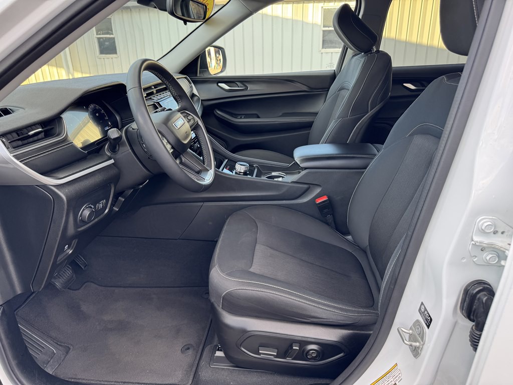 2024 Jeep Grand Cherokee Image 8