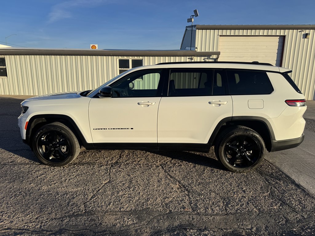 2025 Jeep Grand Cherokee Image 3