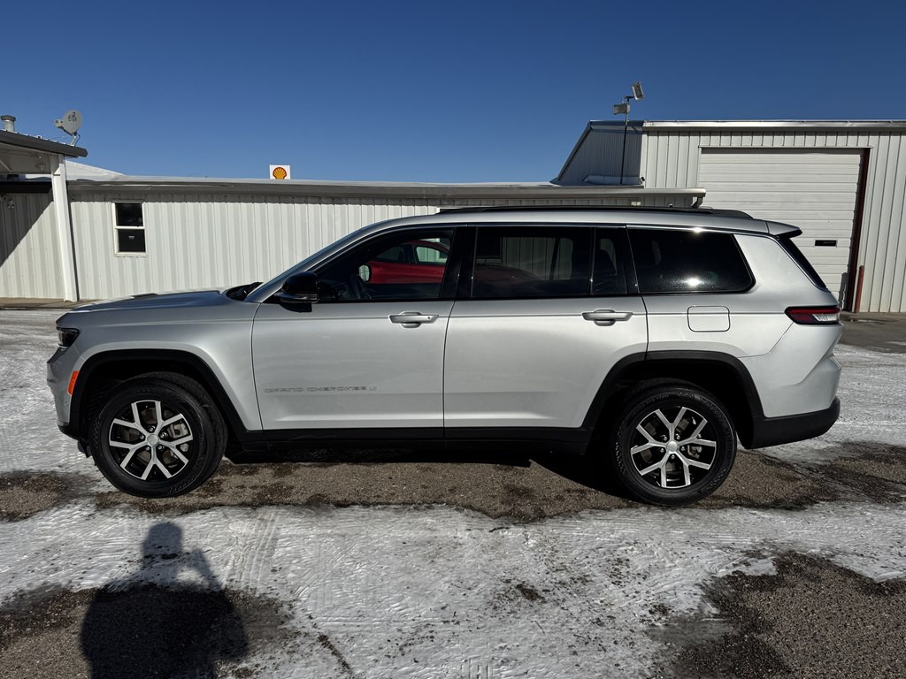 2024 Jeep Grand Cherokee Image 3