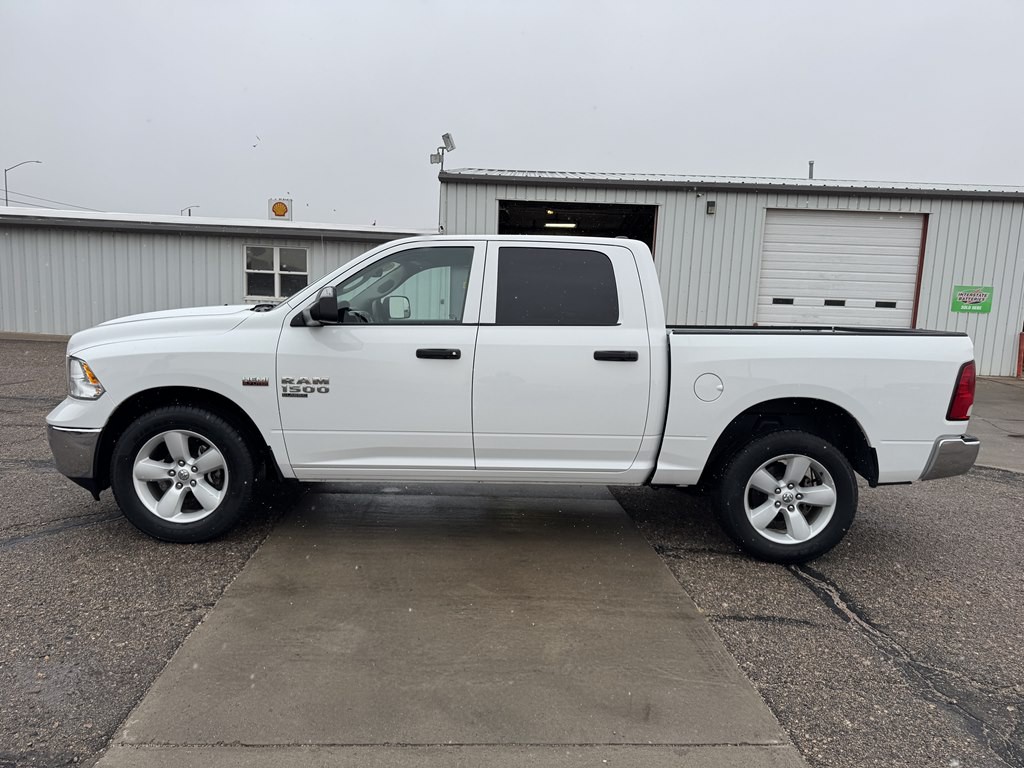 2023 RAM 1500 Image 3