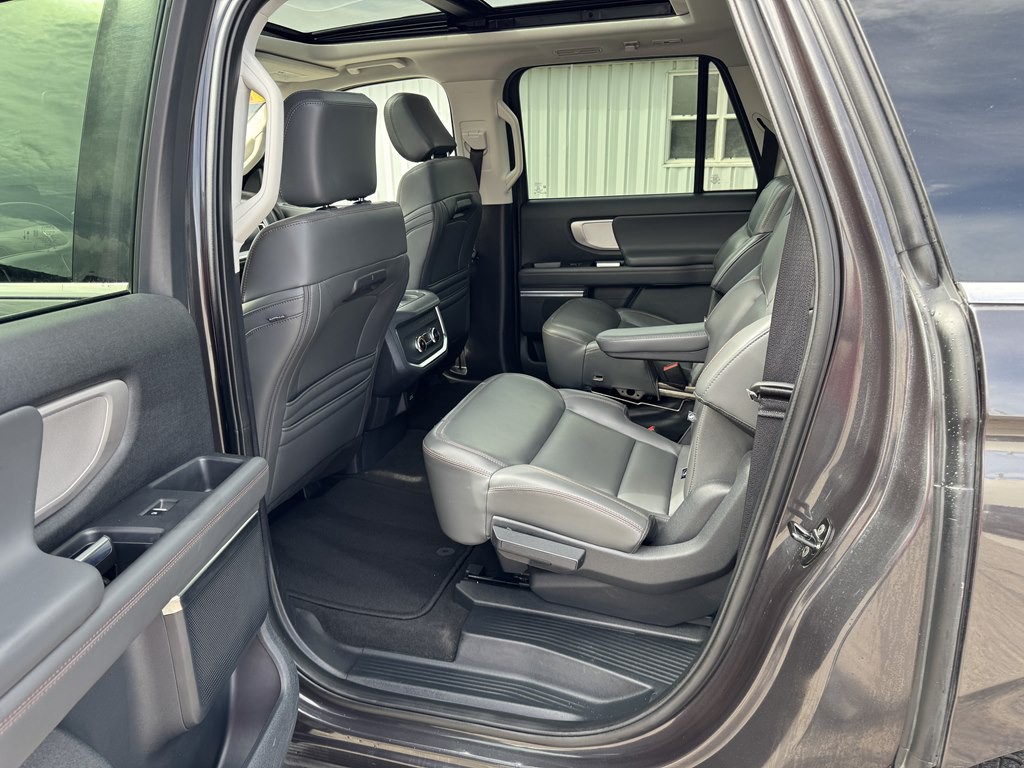 2025 Ford Expedition Image 13