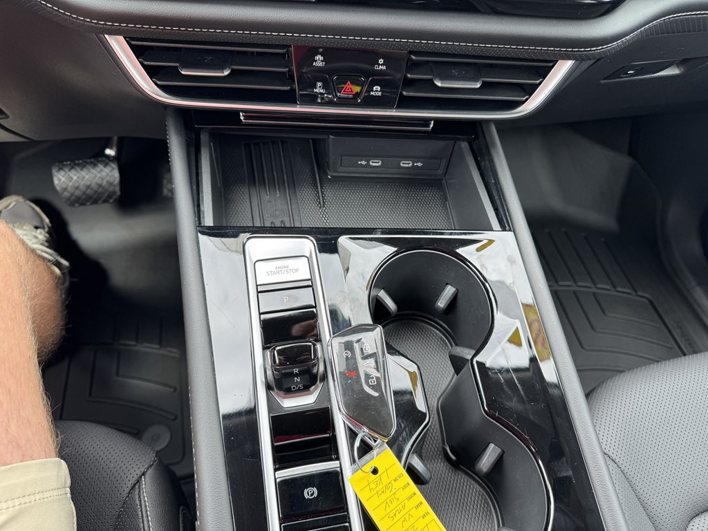 2025 Volkswagen Atlas Image 32