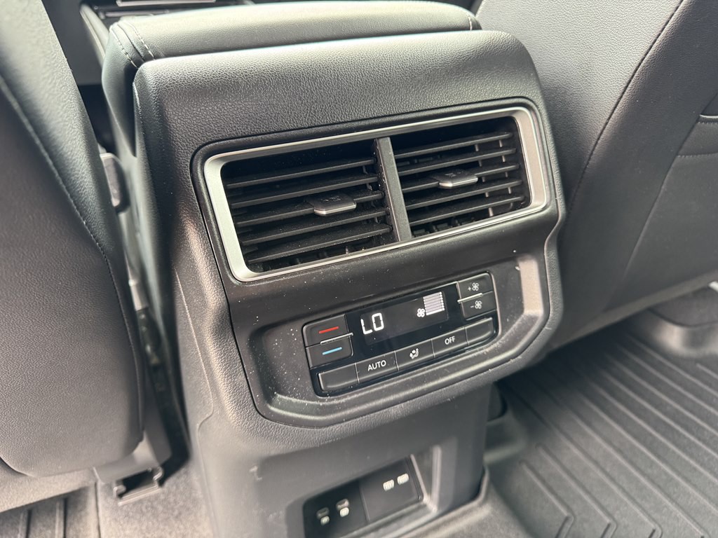 2025 Volkswagen Atlas Image 35