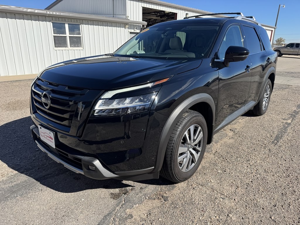 2023 Nissan Pathfinder Image 1