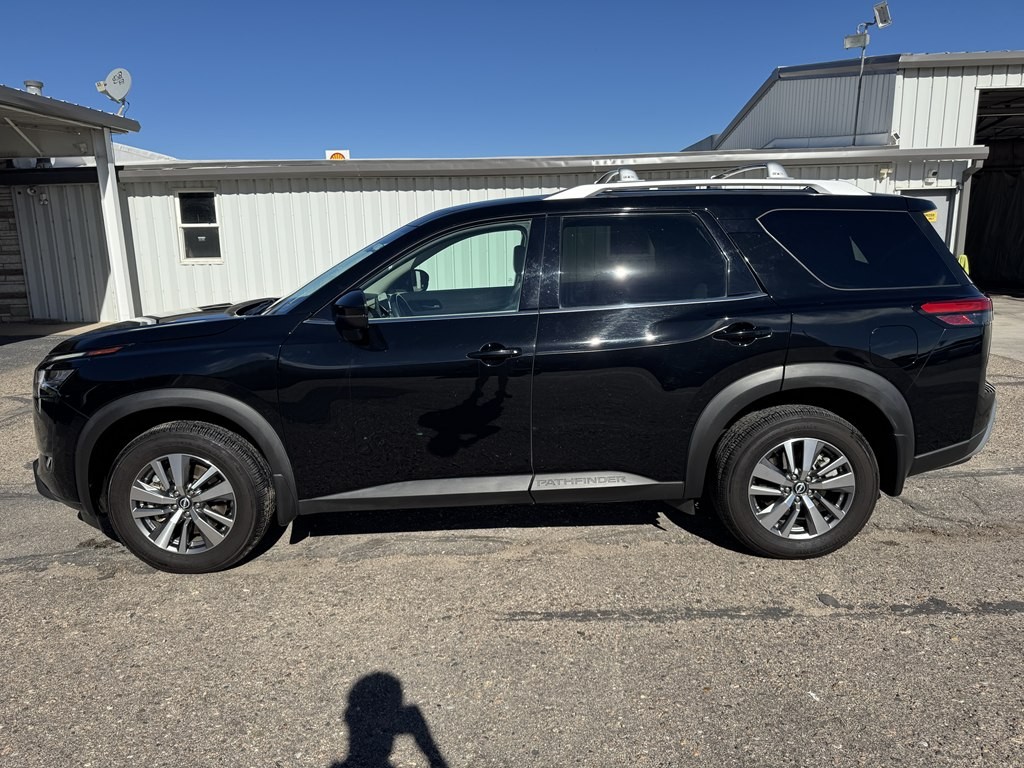 2023 Nissan Pathfinder Image 3