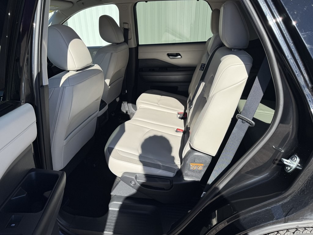 2023 Nissan Pathfinder Image 13