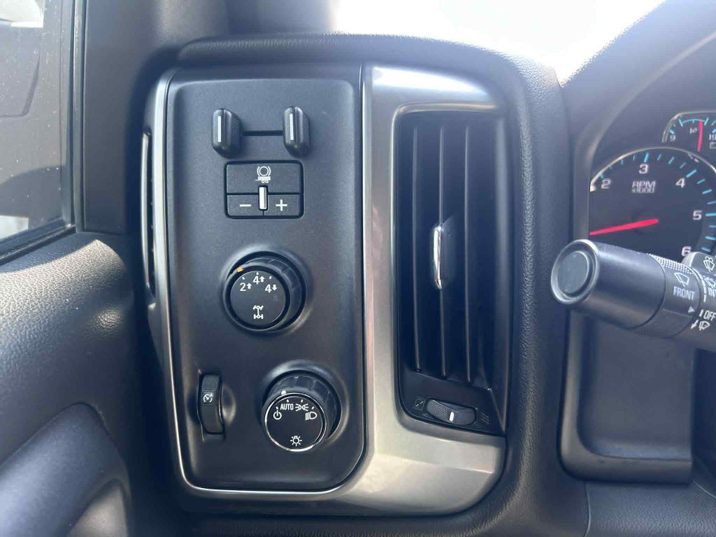 2015 Chevrolet Silverado 1500 Image 24