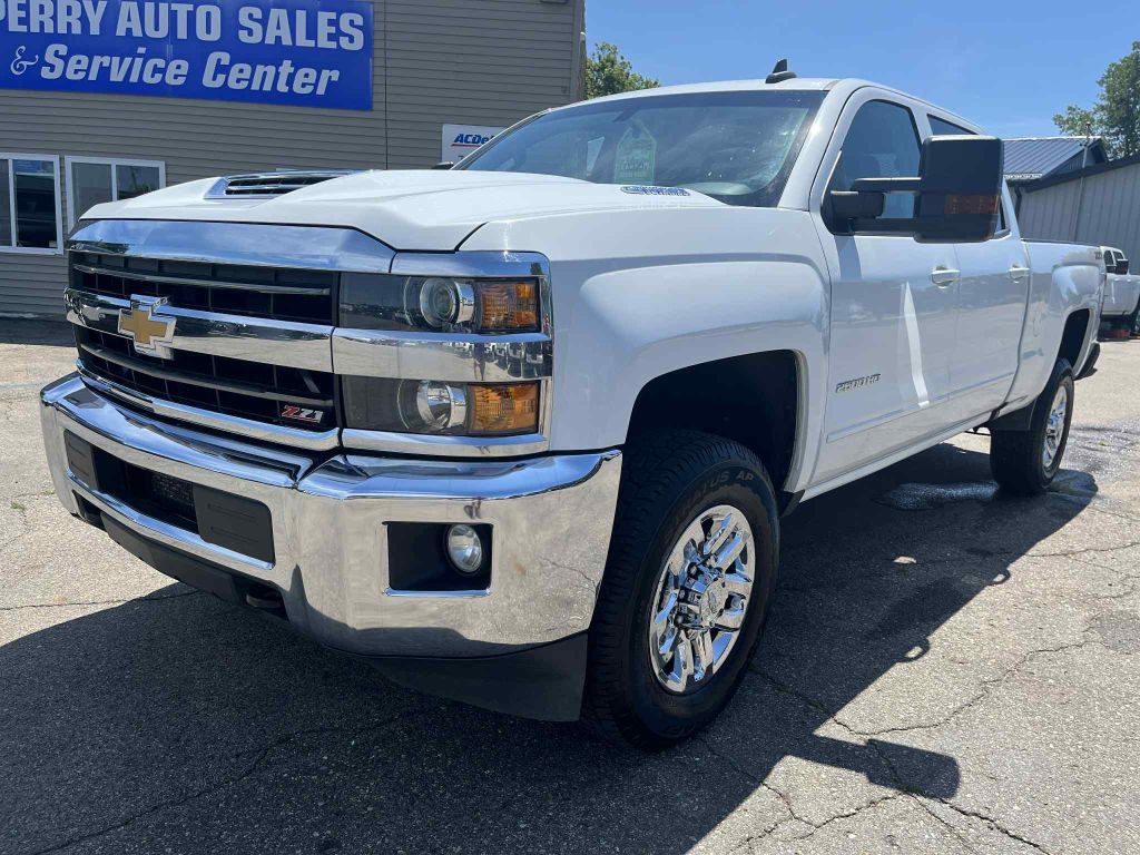 2019 Chevrolet Silverado 1500 Image 2