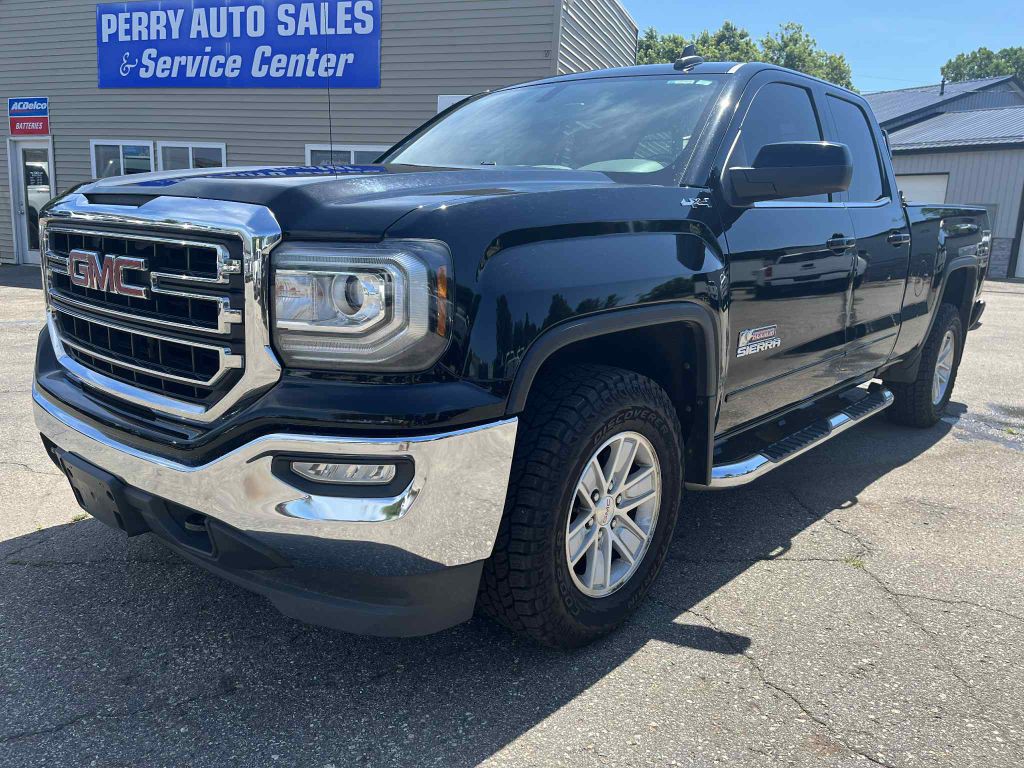 2017 GMC Sierra Image 2