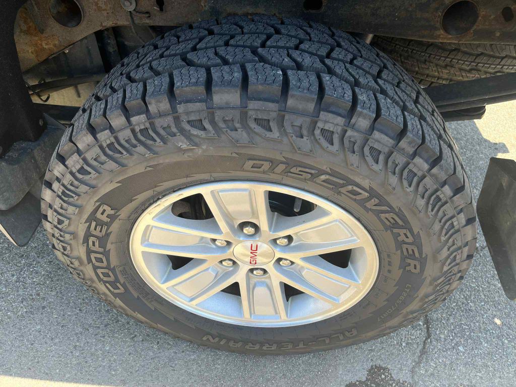 2017 GMC Sierra Image 12