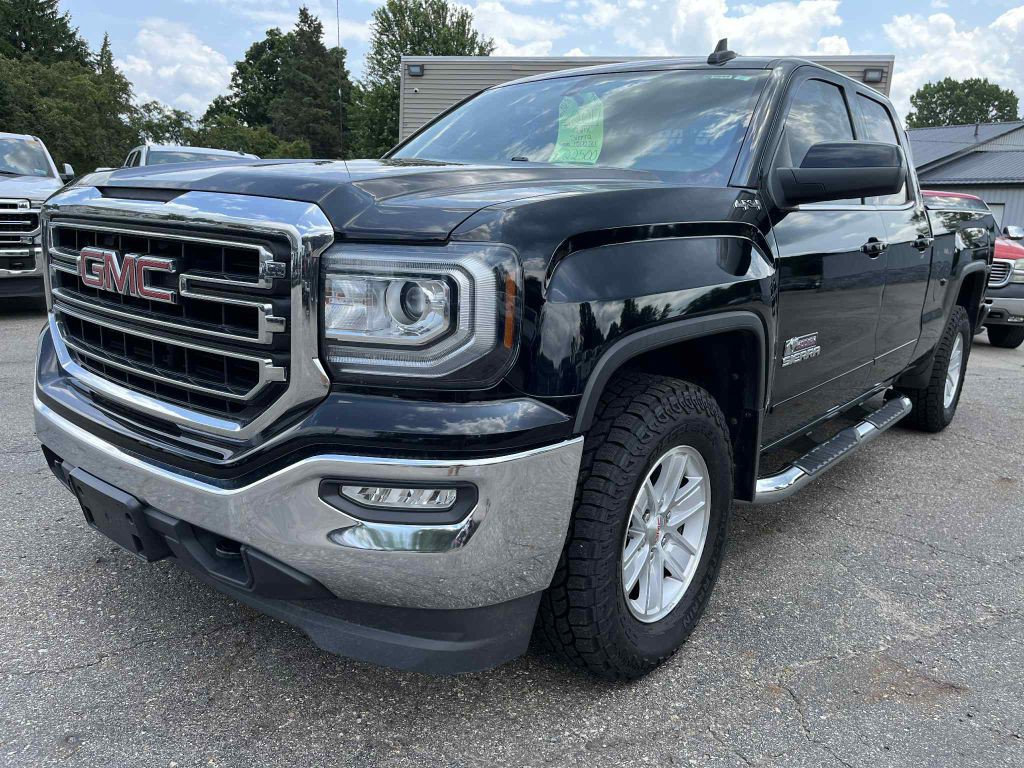 2017 GMC Sierra Image 2