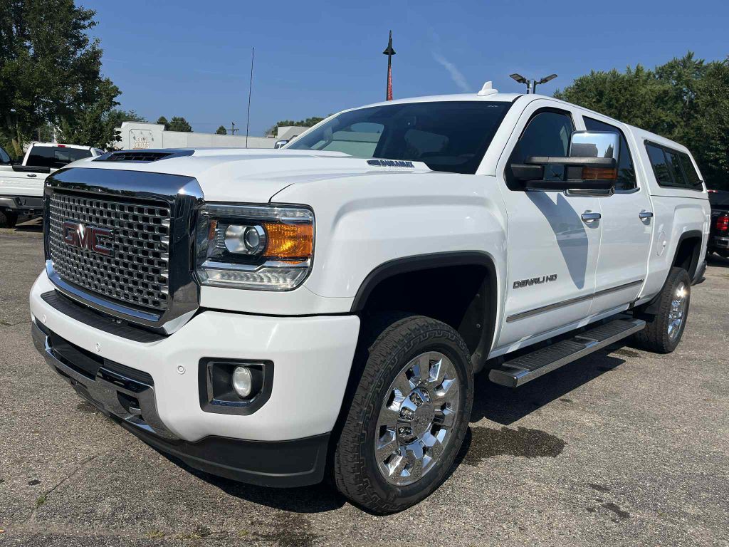 2017 GMC Sierra 2500 Image 2