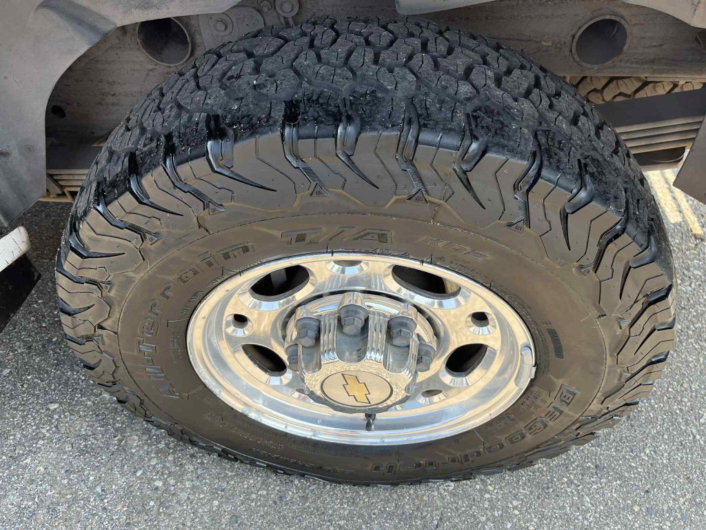 2002 Chevrolet Silverado 2500 Image 17
