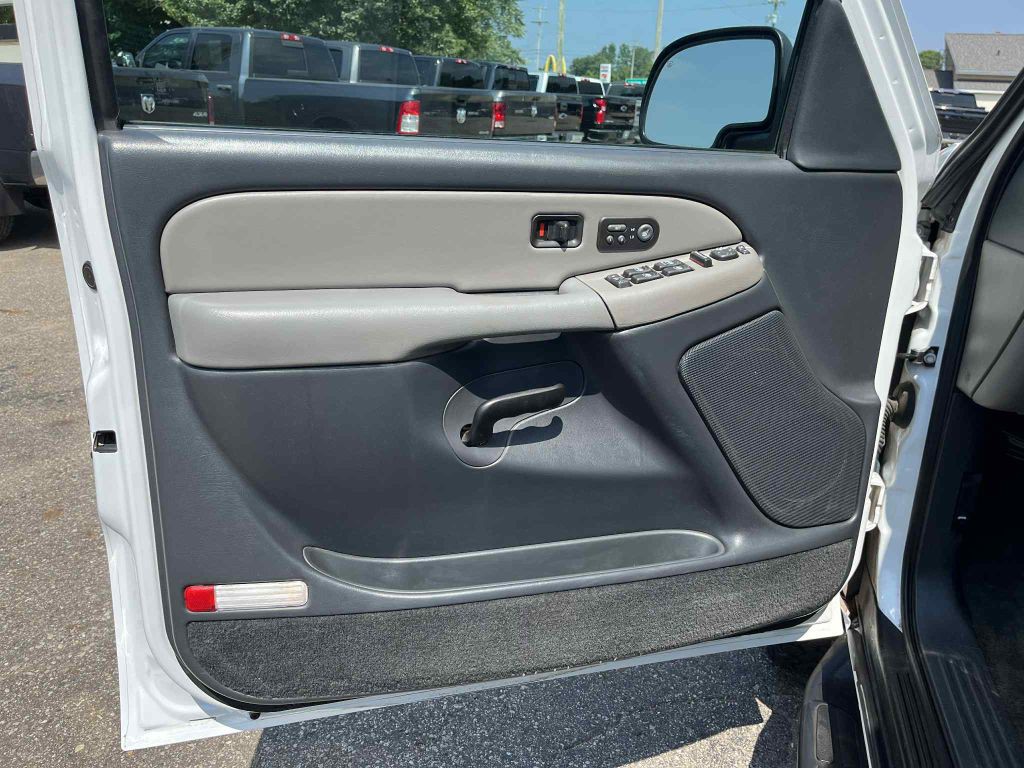 2002 Chevrolet Silverado 2500 Image 18