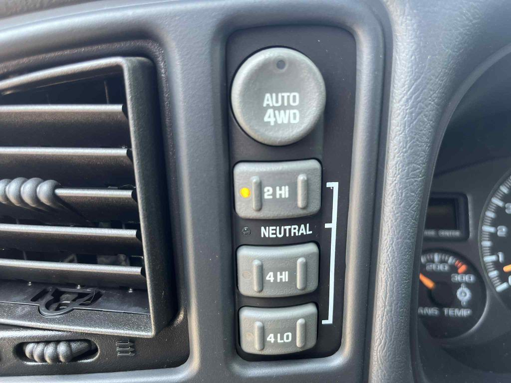 2002 Chevrolet Silverado 2500 Image 22