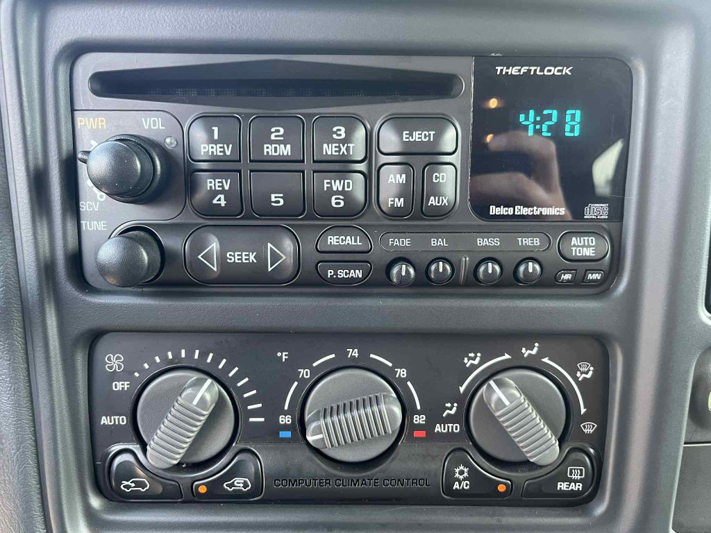 2002 Chevrolet Silverado 2500 Image 25