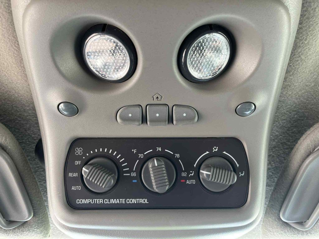 2002 Chevrolet Silverado 2500 Image 26