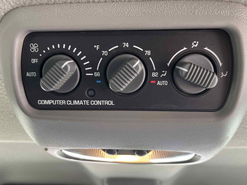 2002 Chevrolet Silverado 2500 Image 29