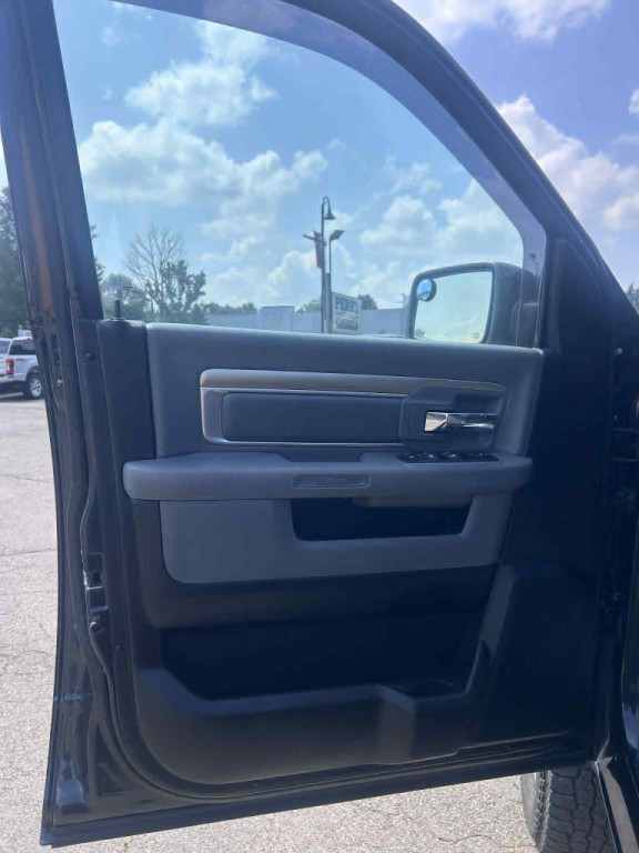 2016 RAM 2500 Image 12