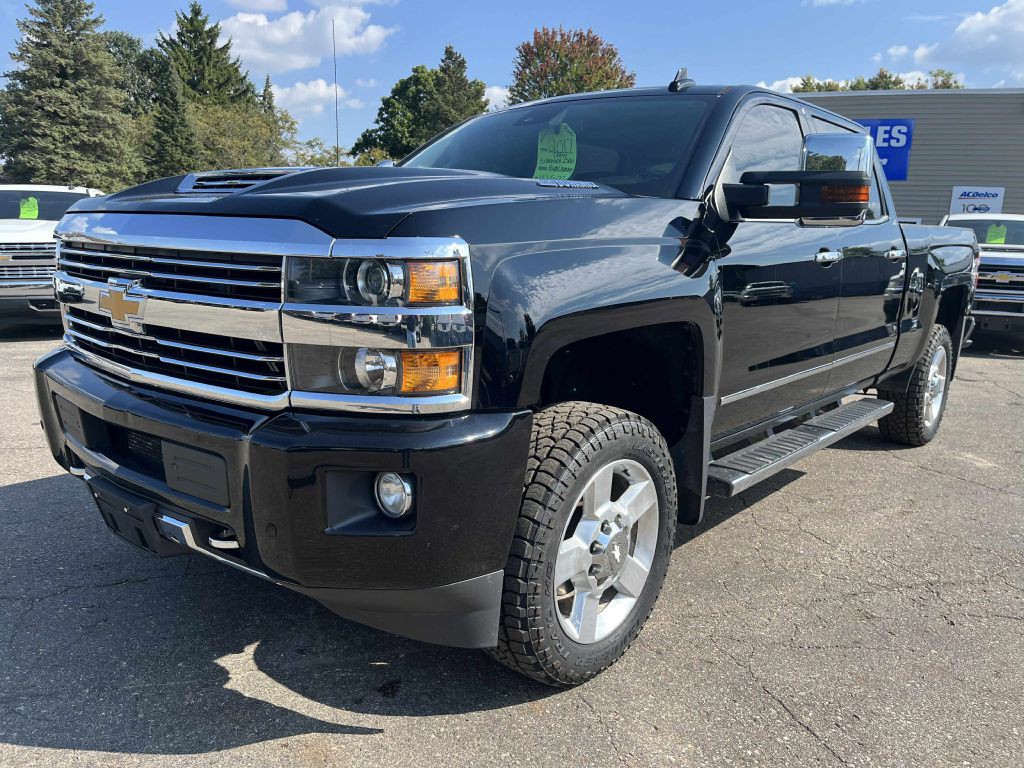 2017 Chevrolet Silverado 1500 Image 2