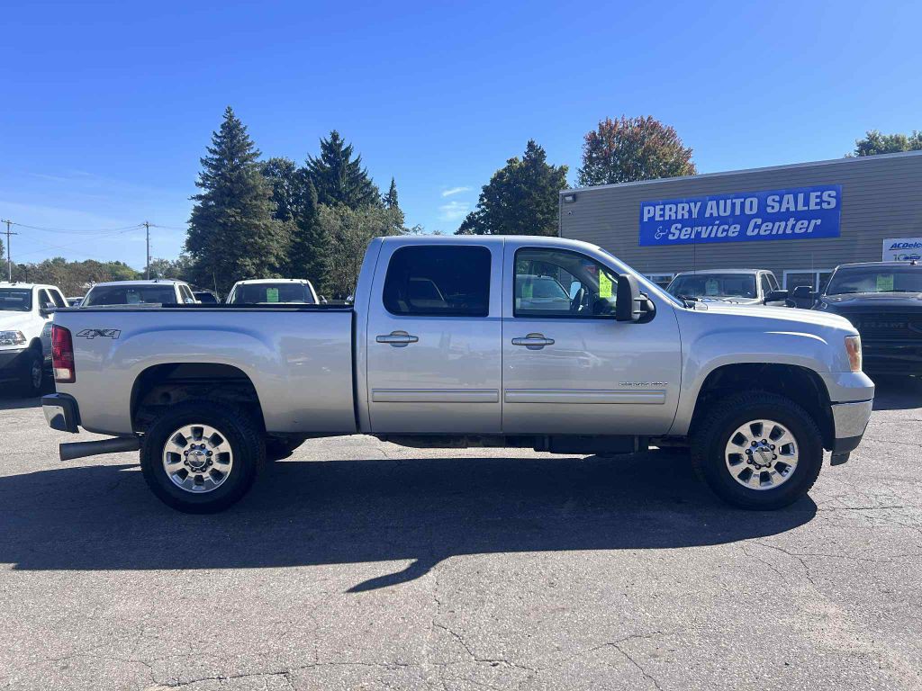 2011 GMC Sierra 2500 Image 1