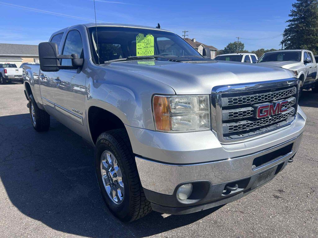 2011 GMC Sierra 2500 Image 2