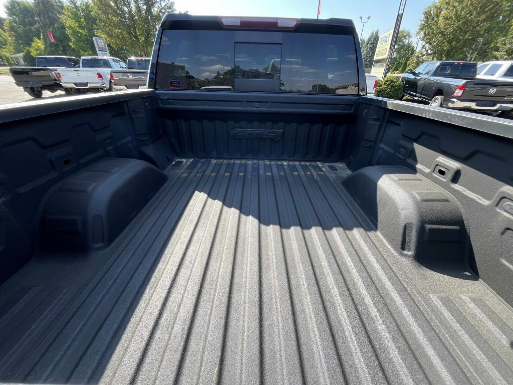2022 GMC Sierra Image 8