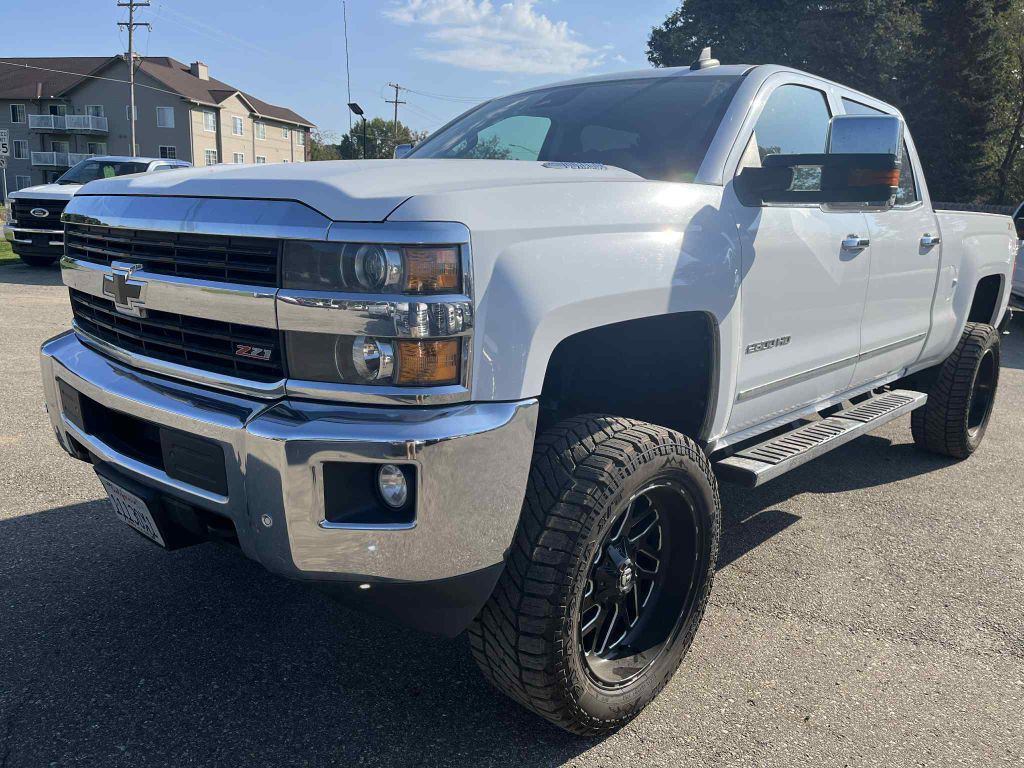 2015 Chevrolet Silverado 1500 Image 2