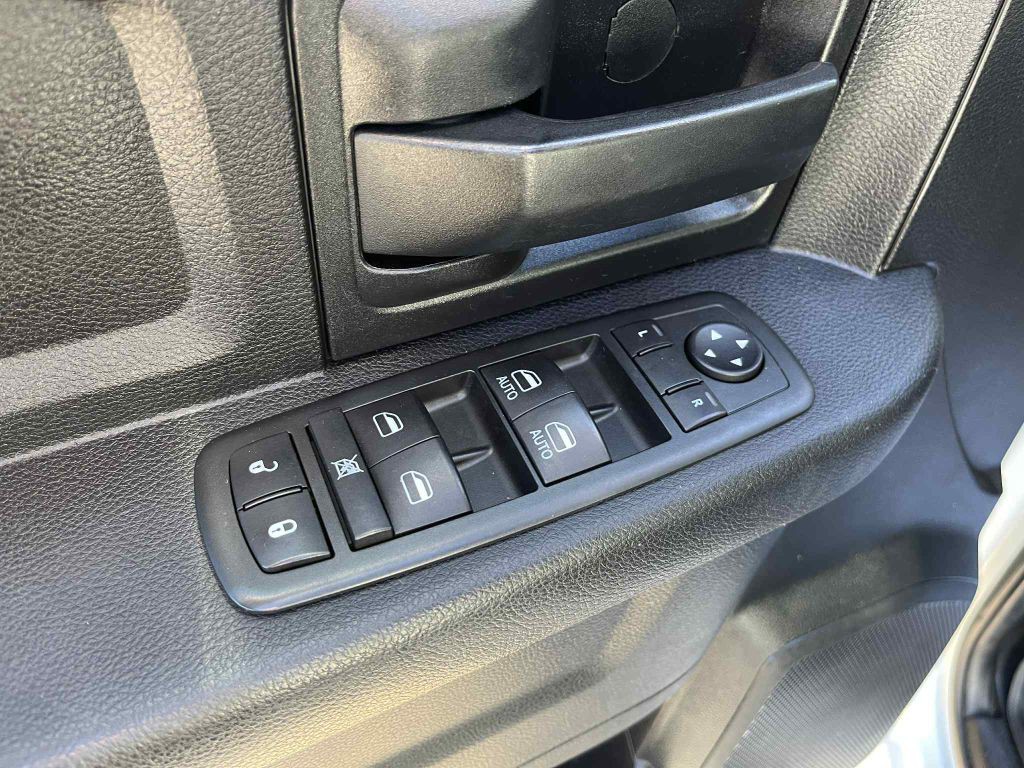 2013 RAM 2500 Image 17