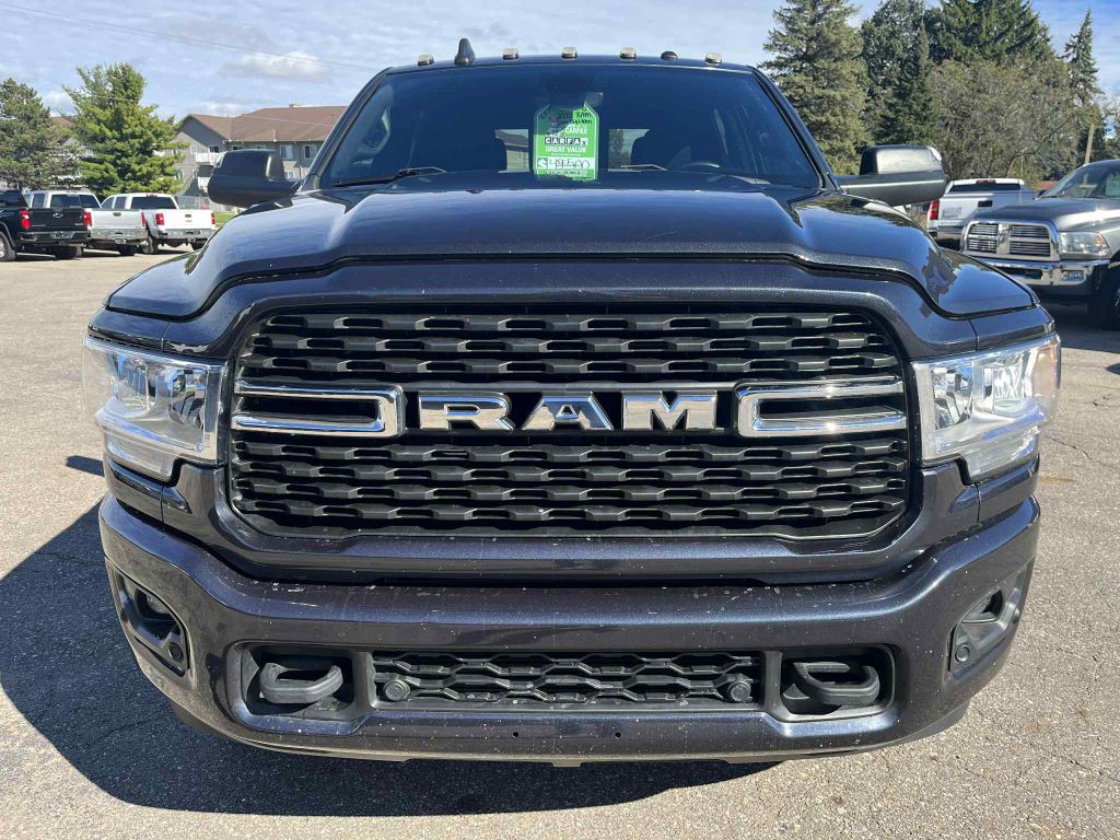 2022 RAM 3500 Image 3