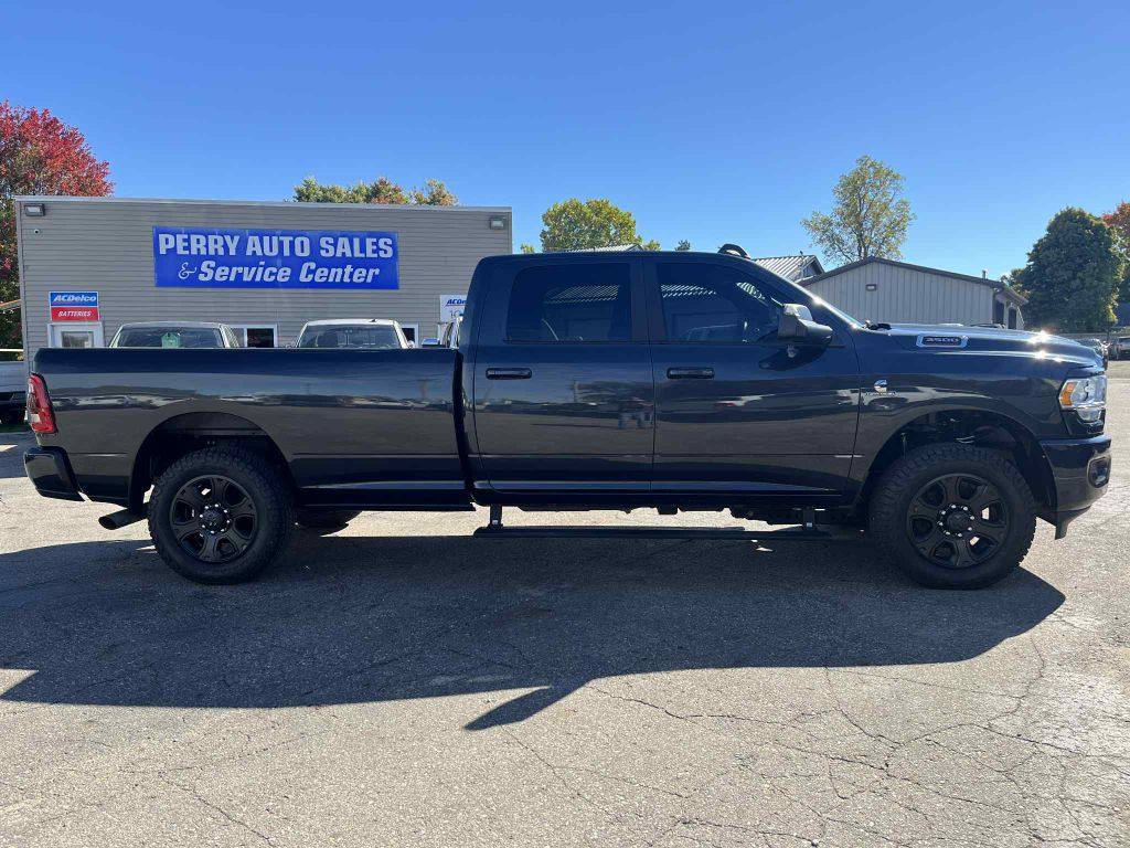 2022 RAM 3500 Image 5