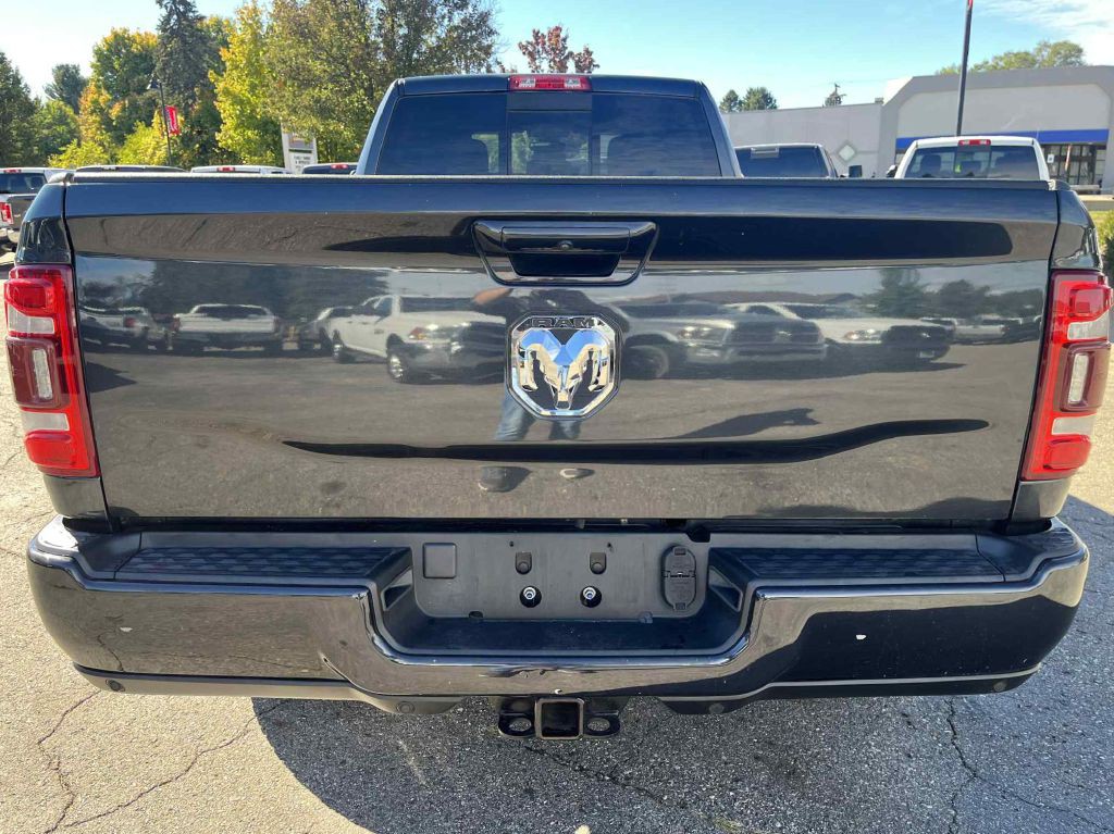 2022 RAM 3500 Image 7