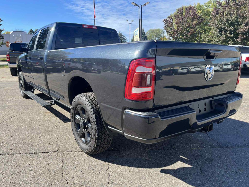 2022 RAM 3500 Image 9