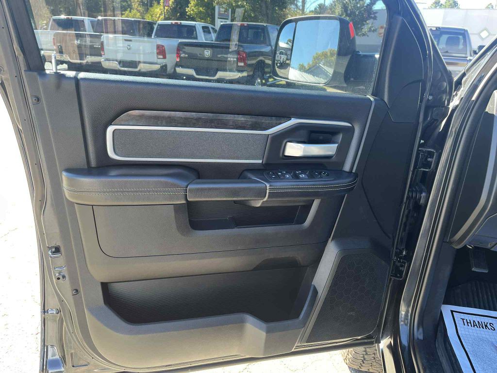 2022 RAM 3500 Image 18