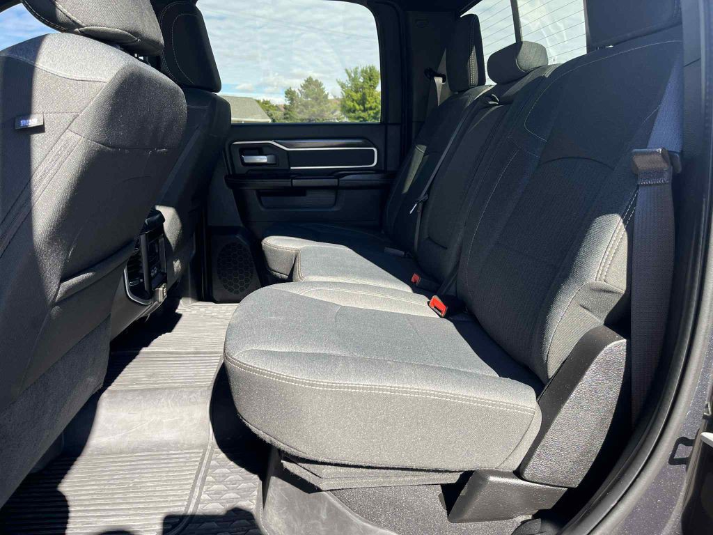 2022 RAM 3500 Image 28