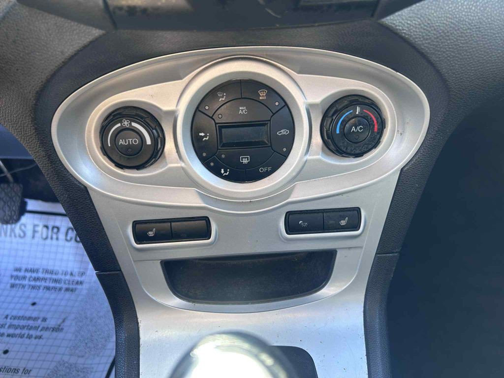 2014 Ford Fiesta Image 18