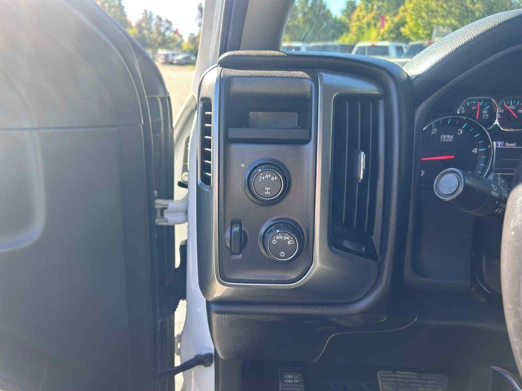 2018 Chevrolet Silverado 1500 Image 17