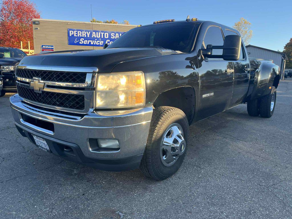 2011 Chevrolet Silverado 1500 Image 2