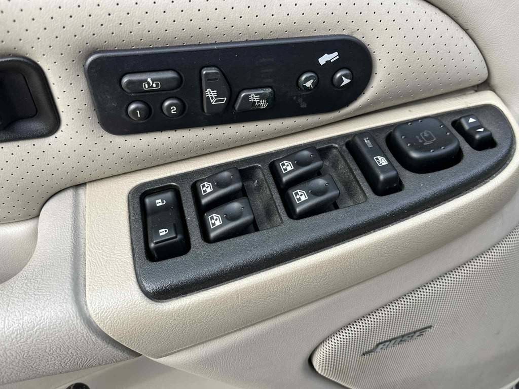 2003 Cadillac Escalade Image 20