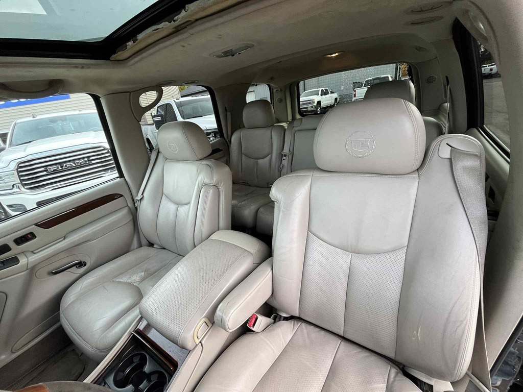 2003 Cadillac Escalade Image 22