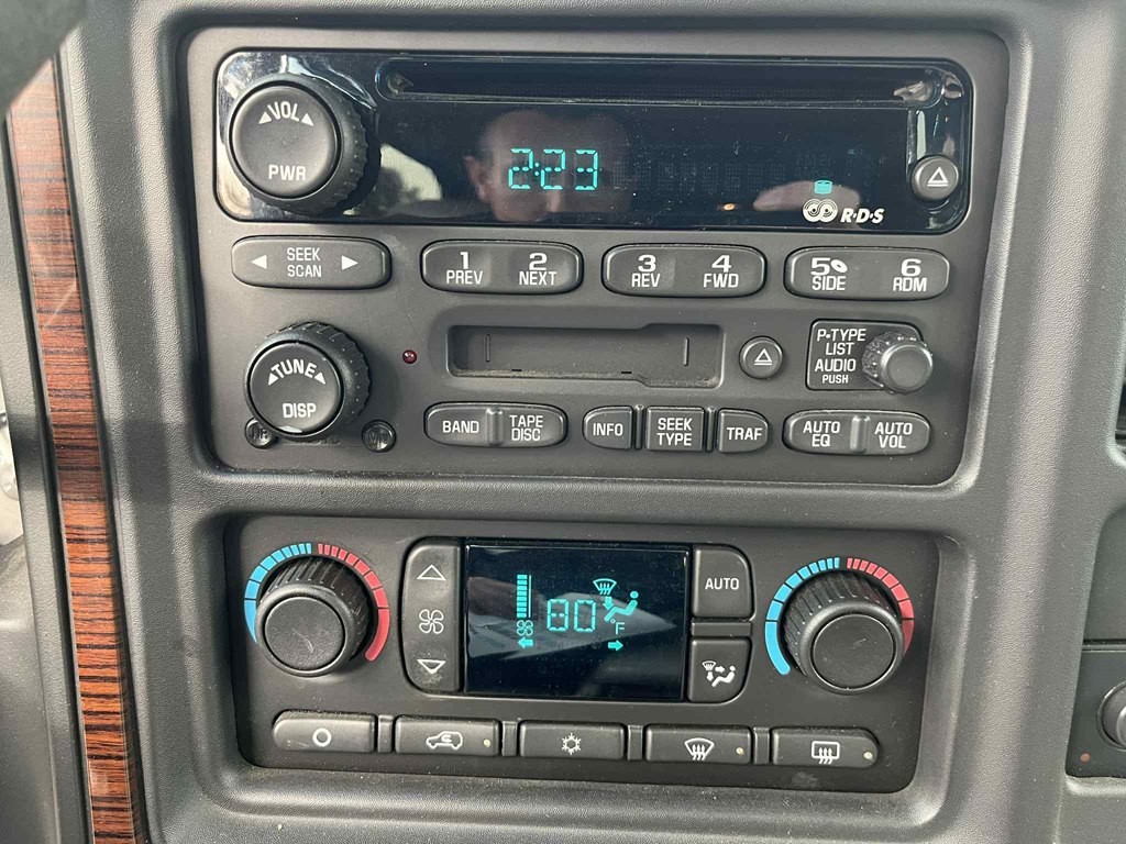 2003 Cadillac Escalade Image 26