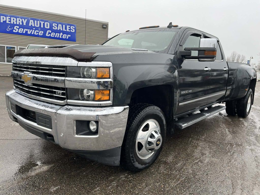 2017 Chevrolet Silverado 1500 Image 2