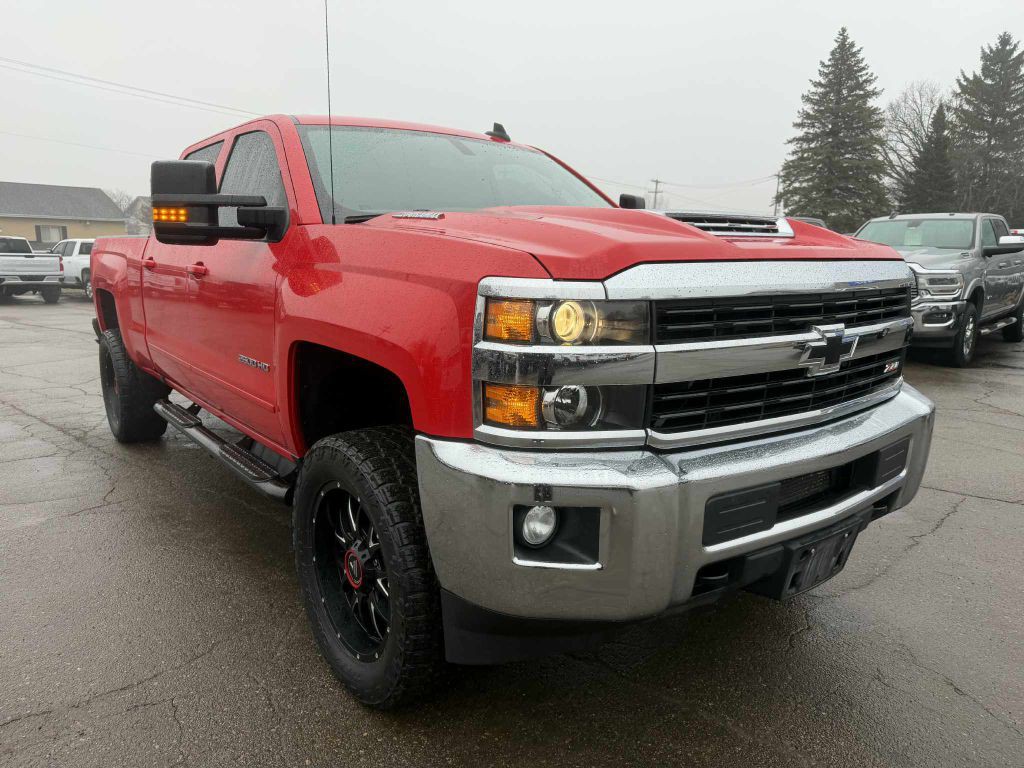 2017 Chevrolet Silverado 1500 Image 2